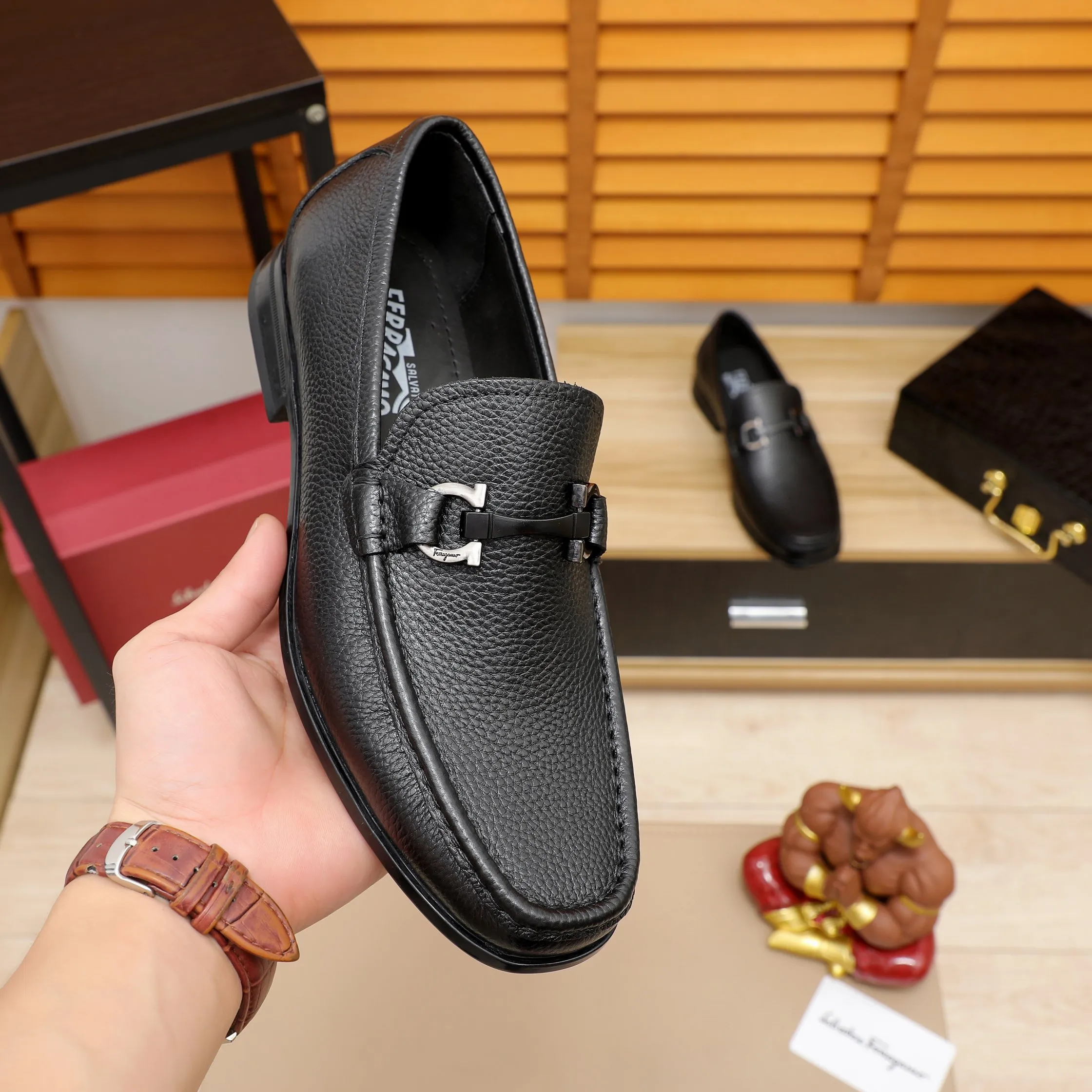 Men's shoes 💰540 🕷🕷🐂【Ferragamo】Ferragamo Popular fashion casual shoes🇨🇳Official website counter 1:1 production, original mold opening💯Good quality visible, imported high-end first-layer pebbled calfskin, water-dyed🐂leather lining🌿very clear texture, high-quality waterproof, non-slip and wear-resistant outsole🎋high quality and low price, truly handmade🍓black, coffee color, 2 colors available! Code number 38-45……